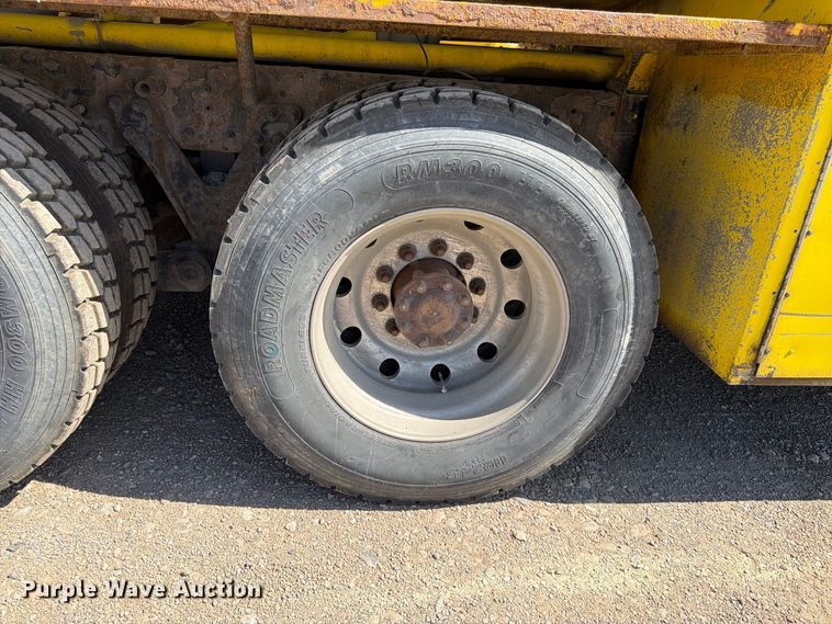 image for item FK4635 2009 Kenworth T8 Series fuel truck