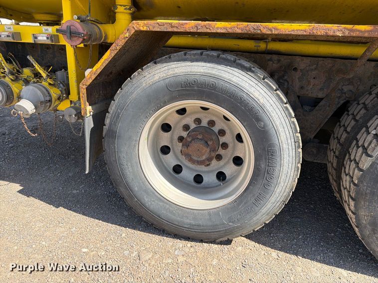 image for item FK4635 2009 Kenworth T8 Series fuel truck