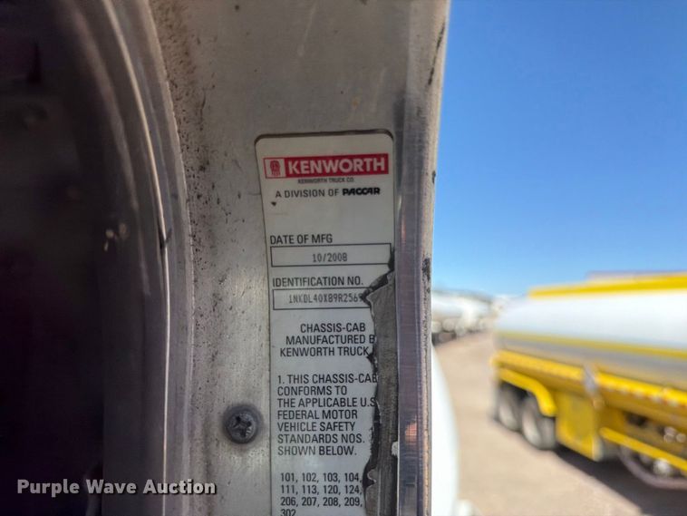 image for item FK4635 2009 Kenworth T8 Series fuel truck