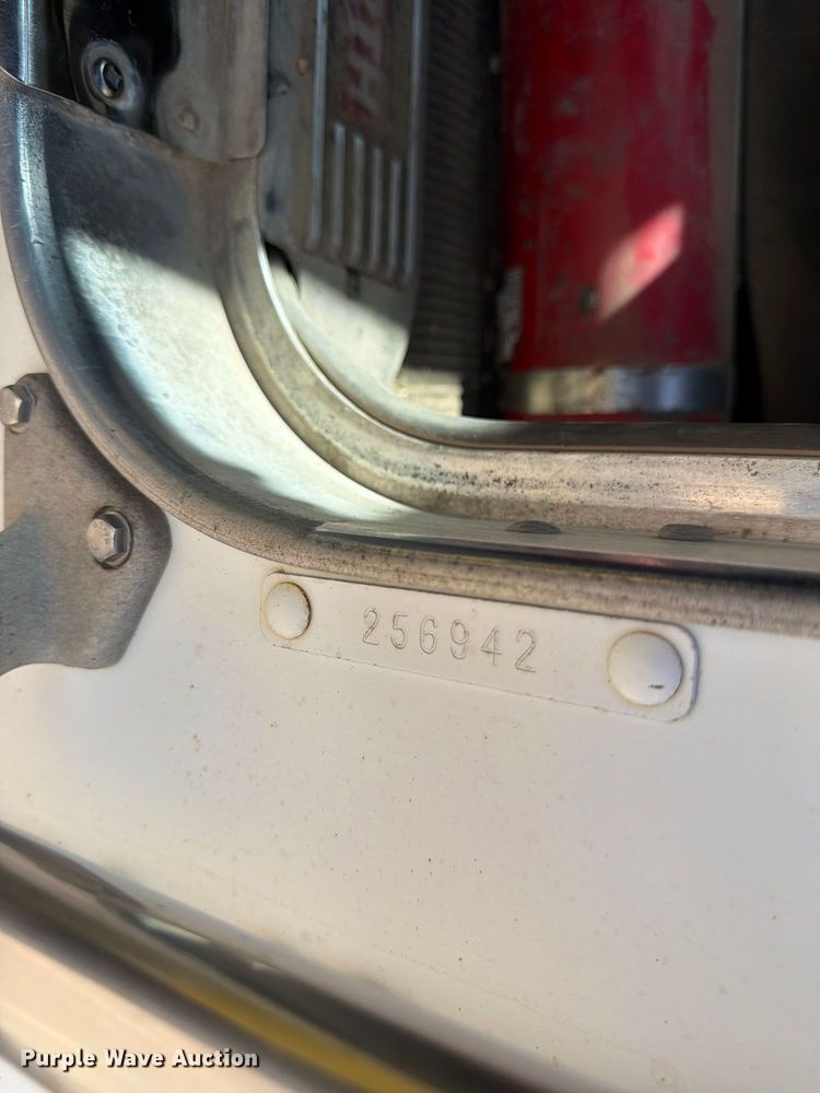 image for item FK4635 2009 Kenworth T8 Series fuel truck