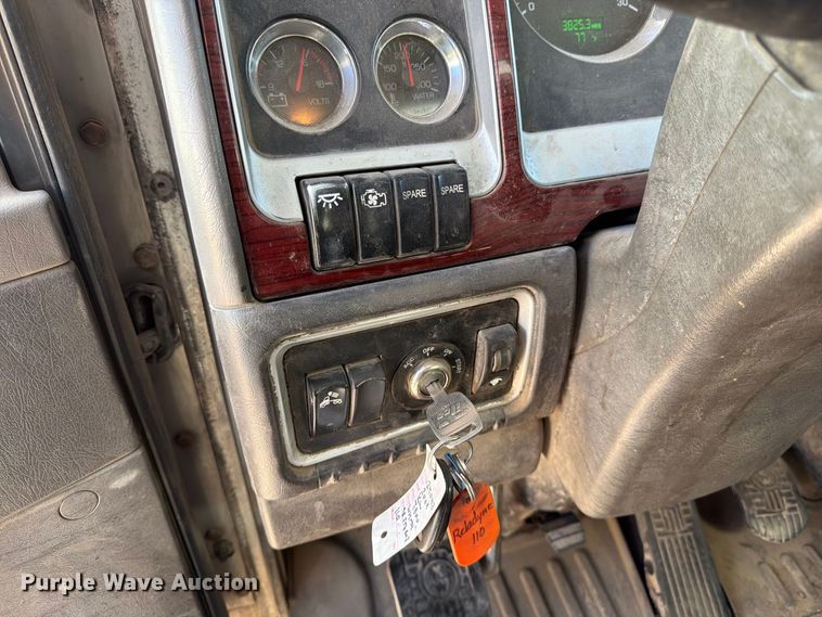 image for item FK4635 2009 Kenworth T8 Series fuel truck