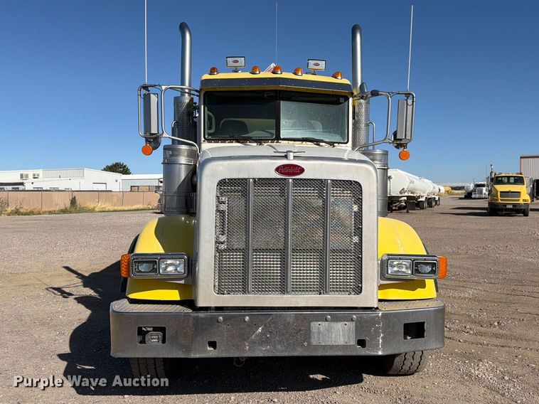 image for item FK4637 2012 Peterbilt 367 fuel truck