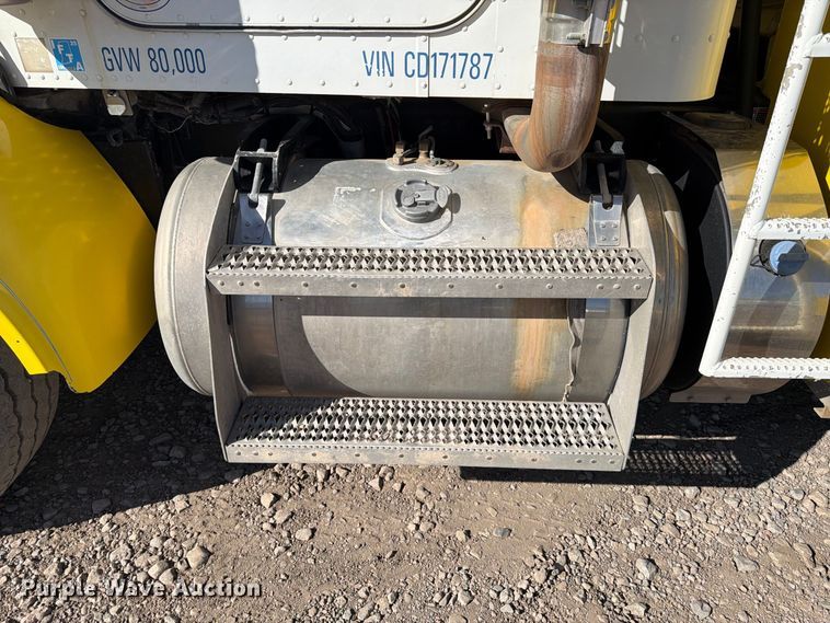 image for item FK4637 2012 Peterbilt 367 fuel truck