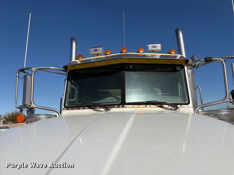 image for item FK4637 2012 Peterbilt 367 fuel truck