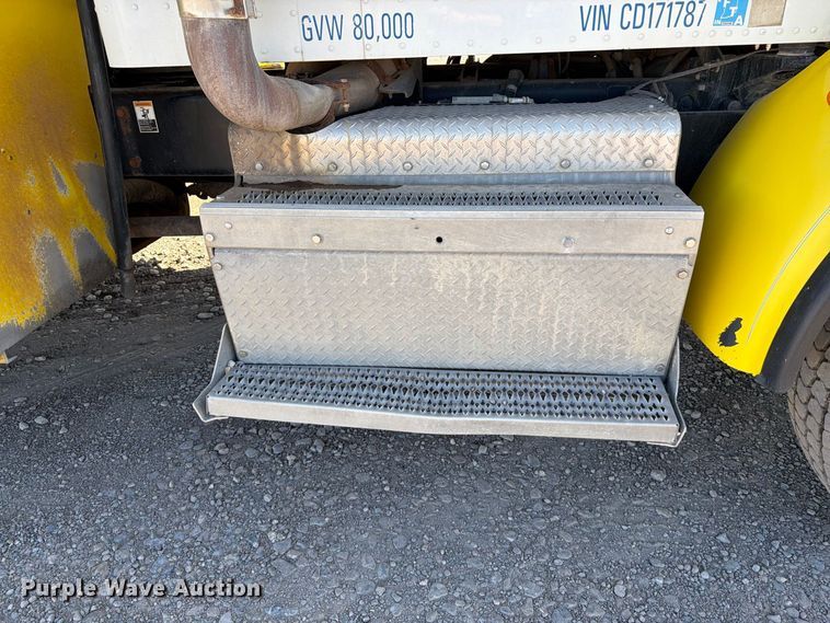image for item FK4637 2012 Peterbilt 367 fuel truck