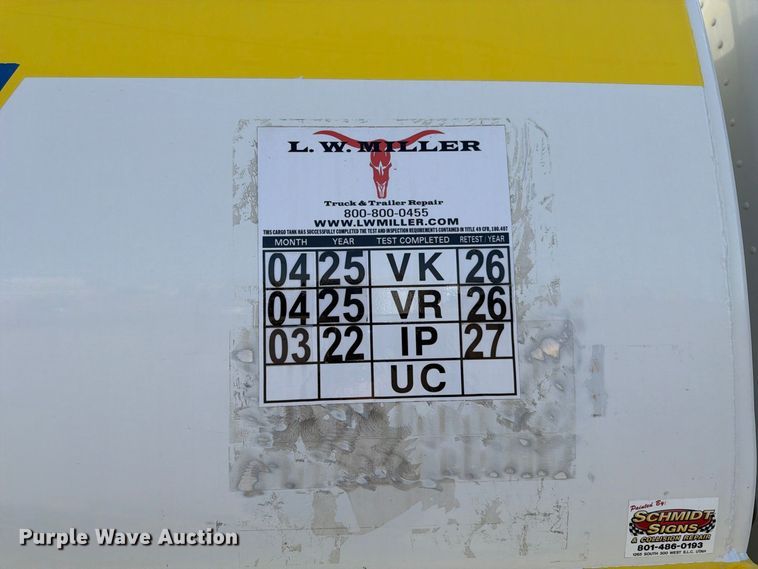 image for item FK4637 2012 Peterbilt 367 fuel truck