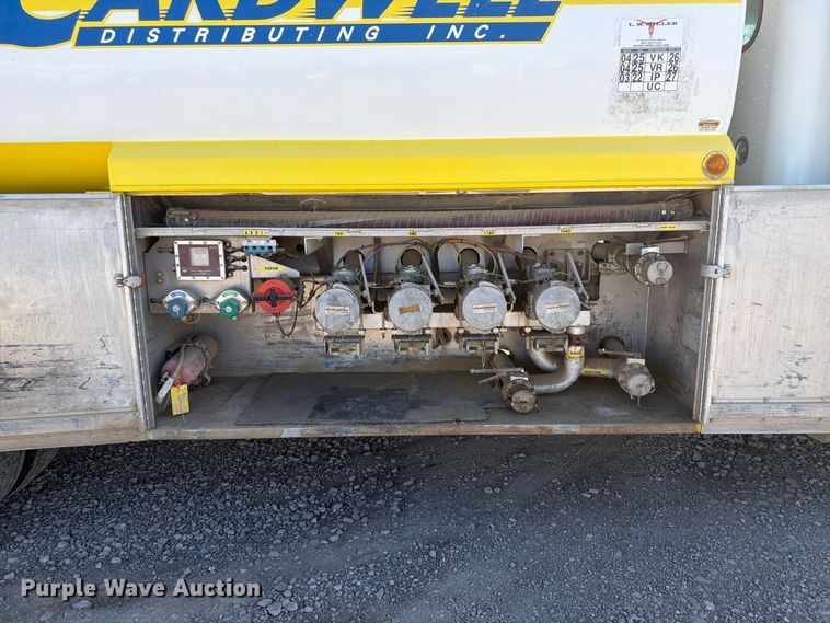 image for item FK4637 2012 Peterbilt 367 fuel truck