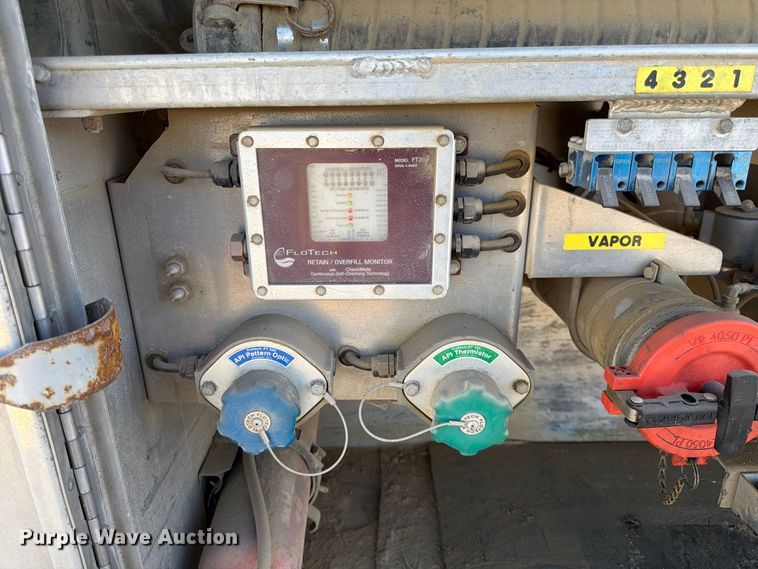 image for item FK4637 2012 Peterbilt 367 fuel truck