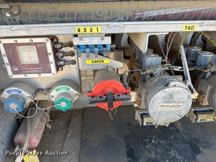 image for item FK4637 2012 Peterbilt 367 fuel truck