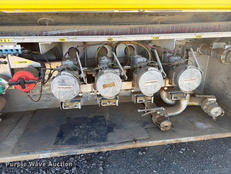 image for item FK4637 2012 Peterbilt 367 fuel truck