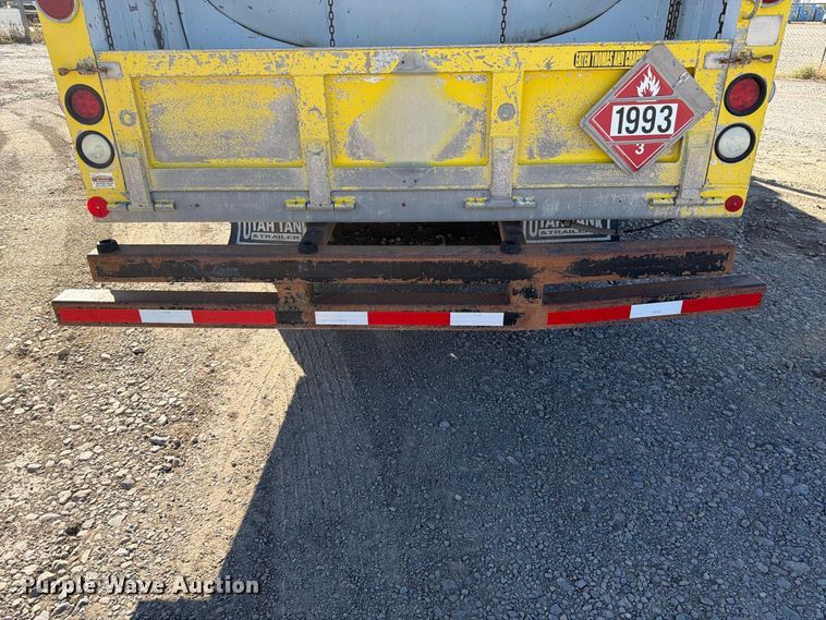 image for item FK4637 2012 Peterbilt 367 fuel truck