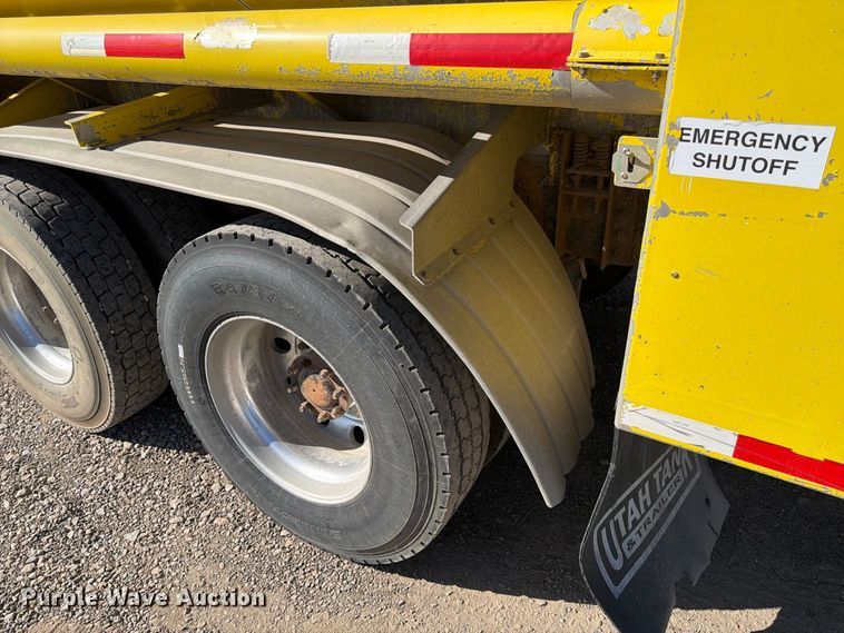 image for item FK4637 2012 Peterbilt 367 fuel truck