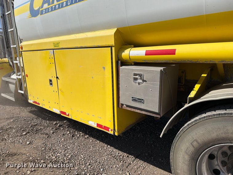 image for item FK4637 2012 Peterbilt 367 fuel truck