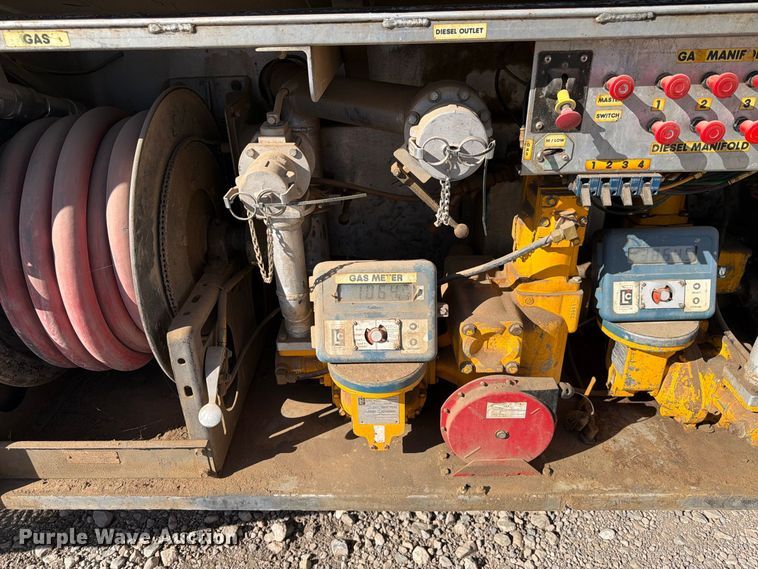 image for item FK4637 2012 Peterbilt 367 fuel truck