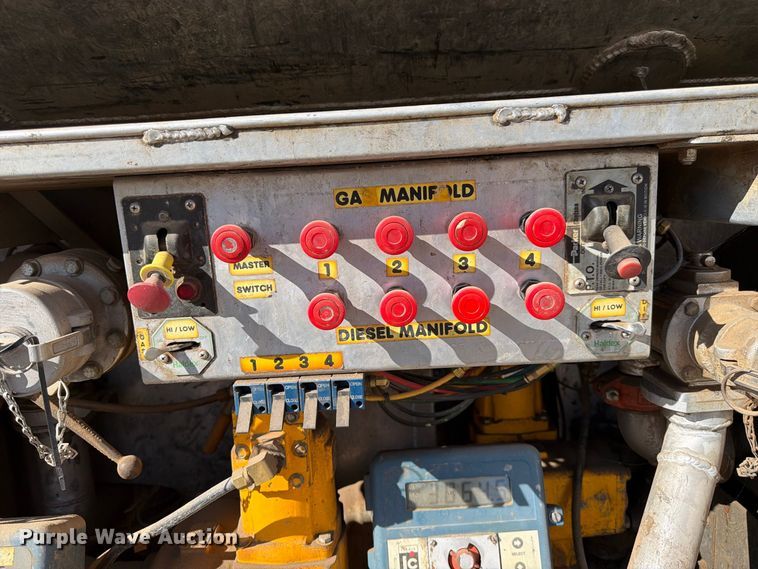 image for item FK4637 2012 Peterbilt 367 fuel truck