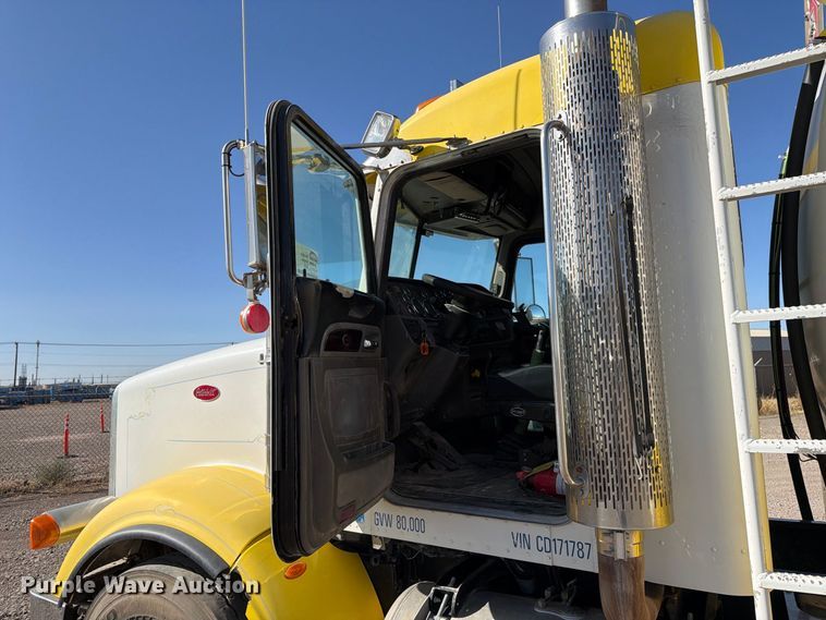 image for item FK4637 2012 Peterbilt 367 fuel truck