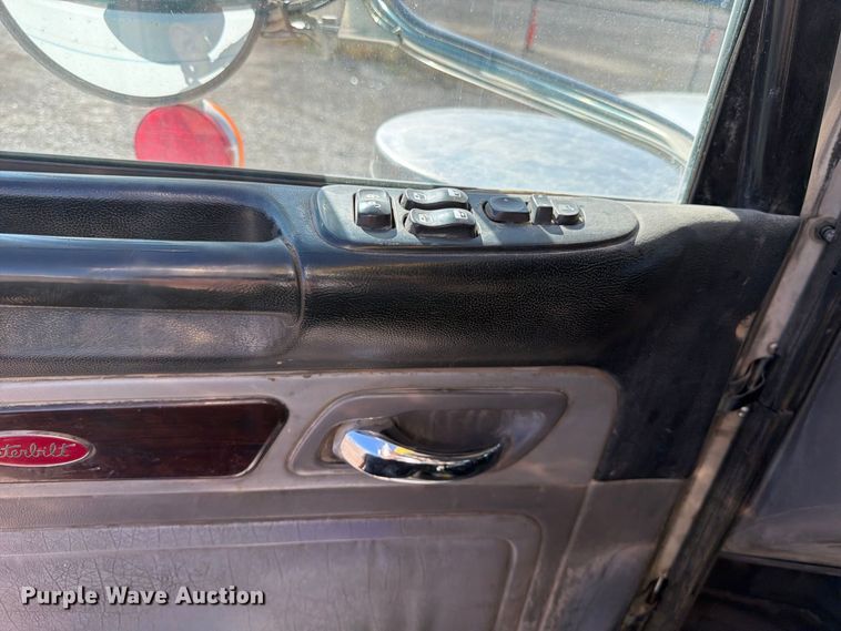 image for item FK4637 2012 Peterbilt 367 fuel truck