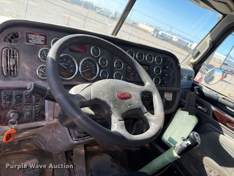 image for item FK4637 2012 Peterbilt 367 fuel truck
