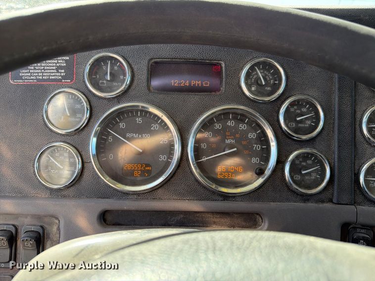 image for item FK4637 2012 Peterbilt 367 fuel truck