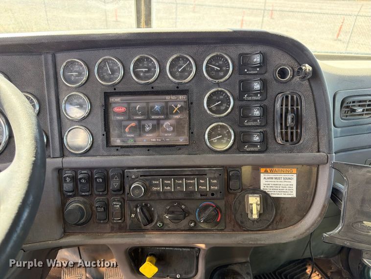 image for item FK4637 2012 Peterbilt 367 fuel truck