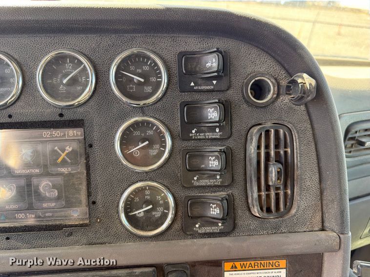 image for item FK4637 2012 Peterbilt 367 fuel truck