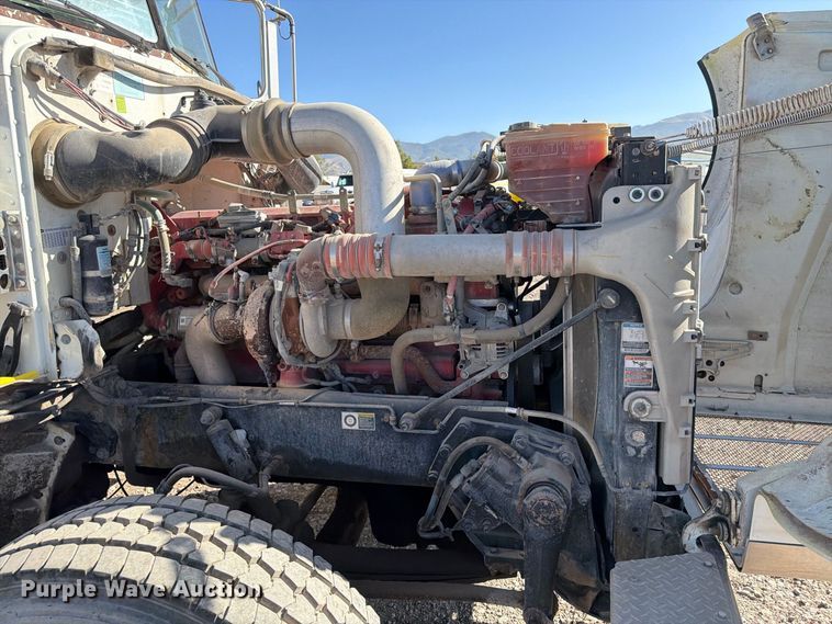 image for item FK4637 2012 Peterbilt 367 fuel truck