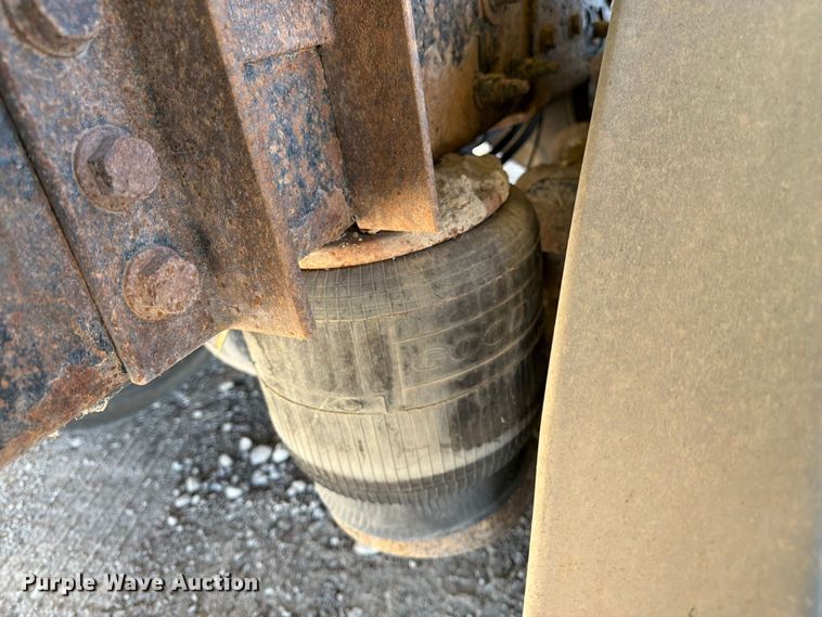 image for item FK4637 2012 Peterbilt 367 fuel truck
