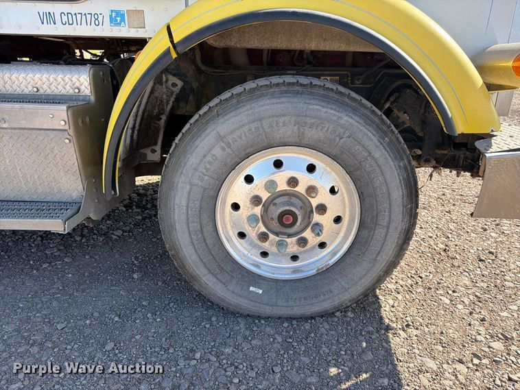 image for item FK4637 2012 Peterbilt 367 fuel truck