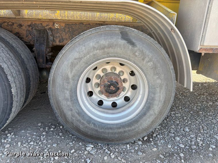 image for item FK4637 2012 Peterbilt 367 fuel truck