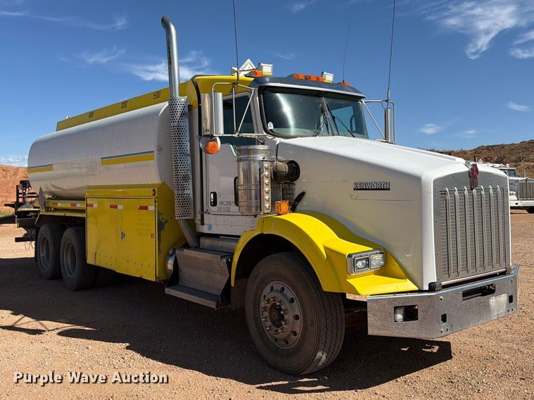 image for item FK4639 2012 Kenworth T800 fuel truck