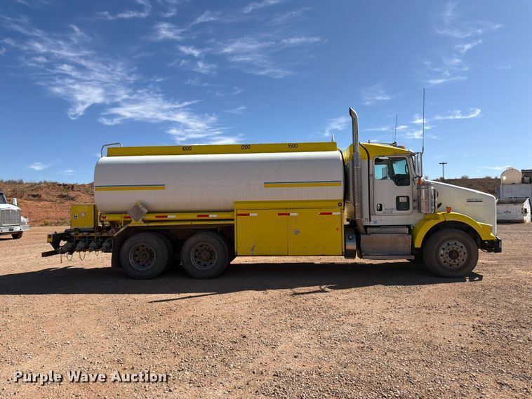 image for item FK4639 2012 Kenworth T800 fuel truck