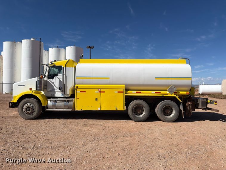 image for item FK4639 2012 Kenworth T800 fuel truck