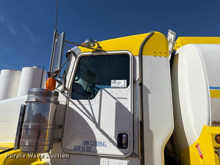 image for item FK4639 2012 Kenworth T800 fuel truck