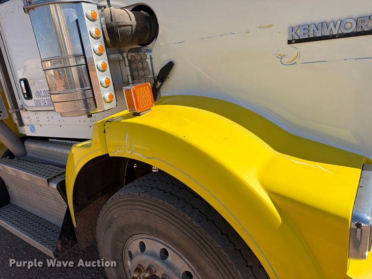 image for item FK4639 2012 Kenworth T800 fuel truck