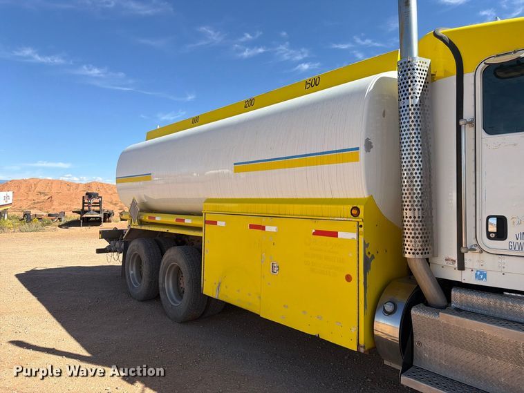 image for item FK4639 2012 Kenworth T800 fuel truck