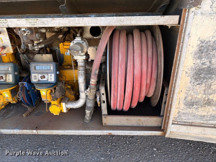 image for item FK4639 2012 Kenworth T800 fuel truck