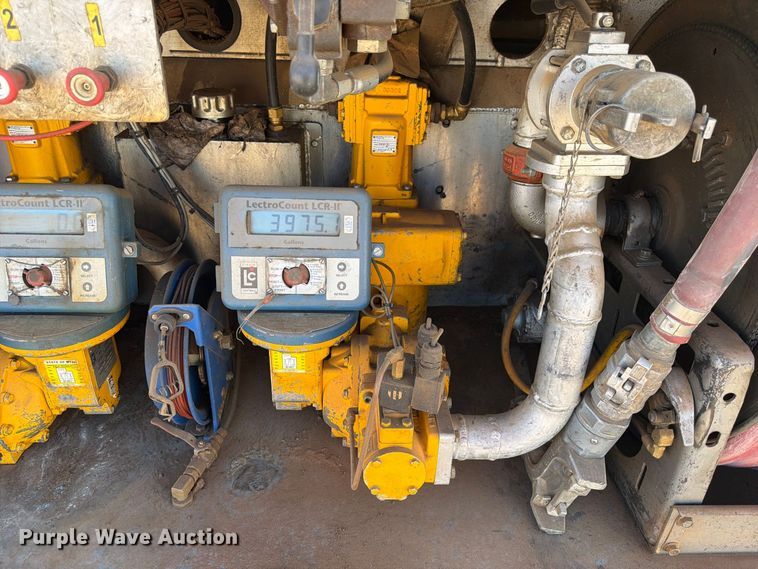 image for item FK4639 2012 Kenworth T800 fuel truck