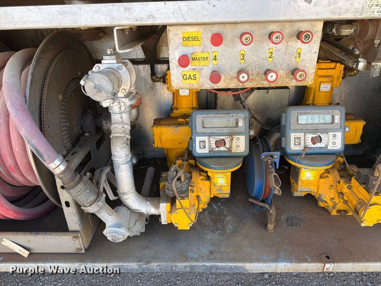 image for item FK4639 2012 Kenworth T800 fuel truck