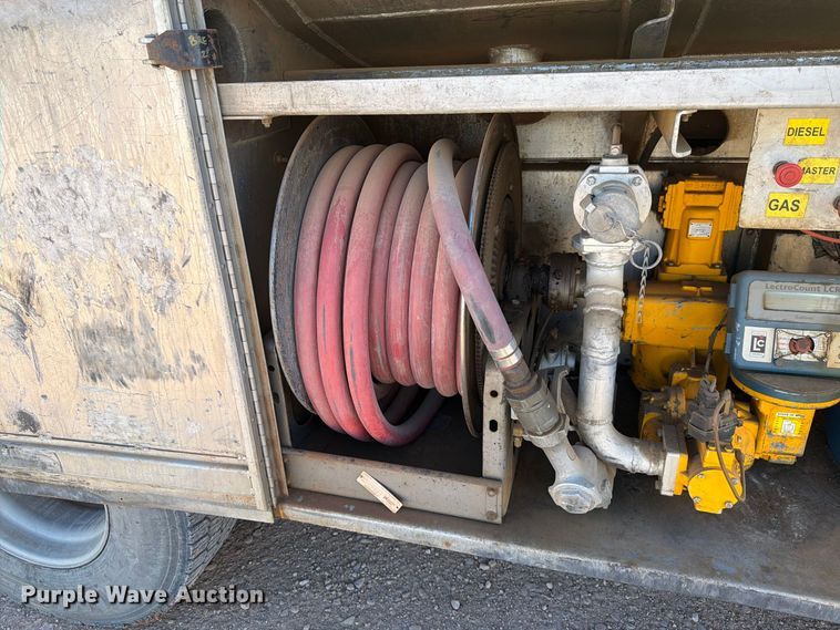 image for item FK4639 2012 Kenworth T800 fuel truck