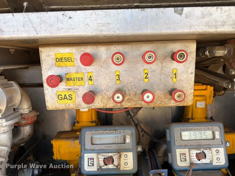 image for item FK4639 2012 Kenworth T800 fuel truck