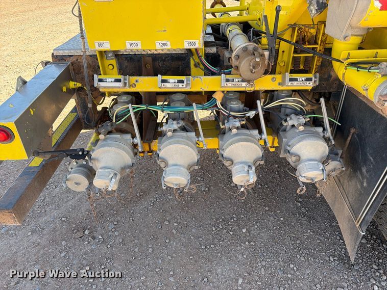 image for item FK4639 2012 Kenworth T800 fuel truck
