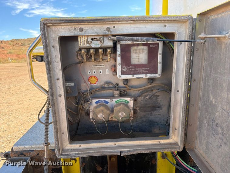 image for item FK4639 2012 Kenworth T800 fuel truck