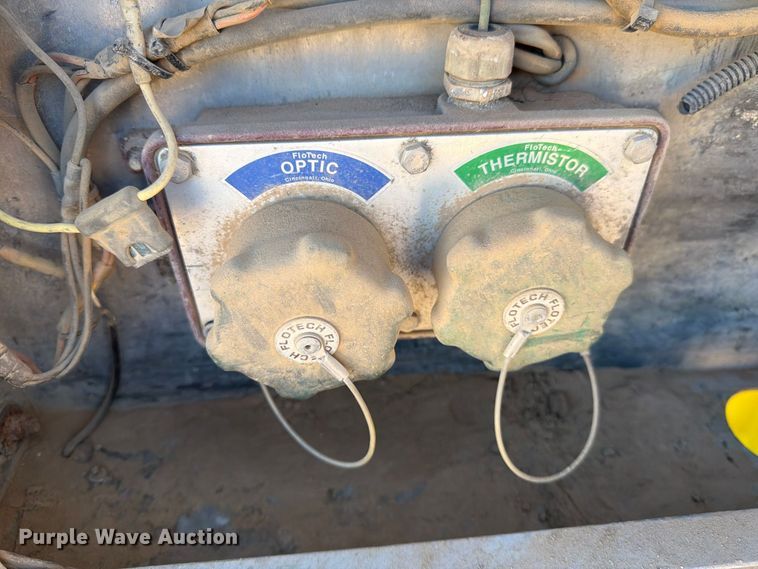 image for item FK4639 2012 Kenworth T800 fuel truck