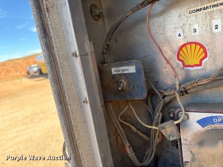 image for item FK4639 2012 Kenworth T800 fuel truck