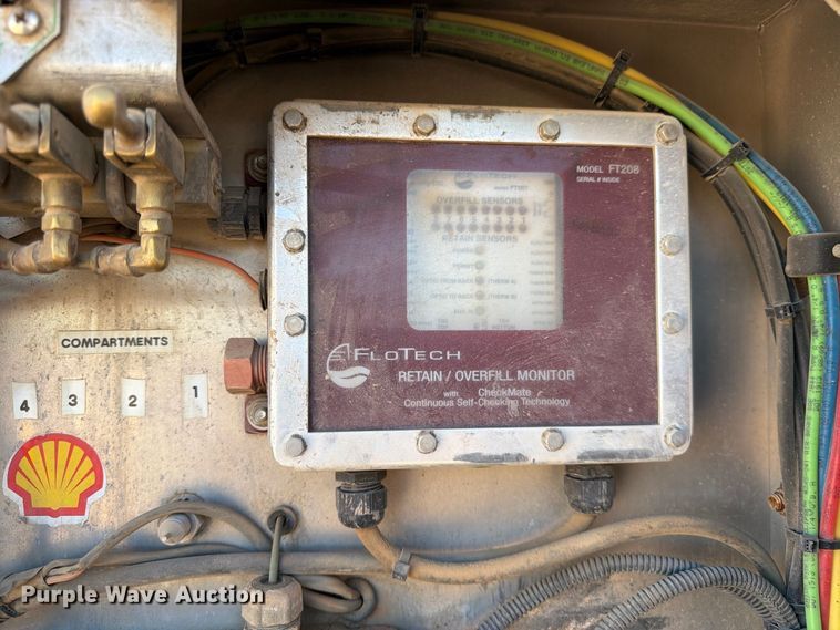 image for item FK4639 2012 Kenworth T800 fuel truck