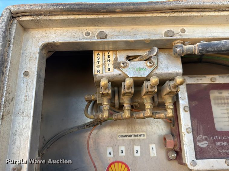 image for item FK4639 2012 Kenworth T800 fuel truck
