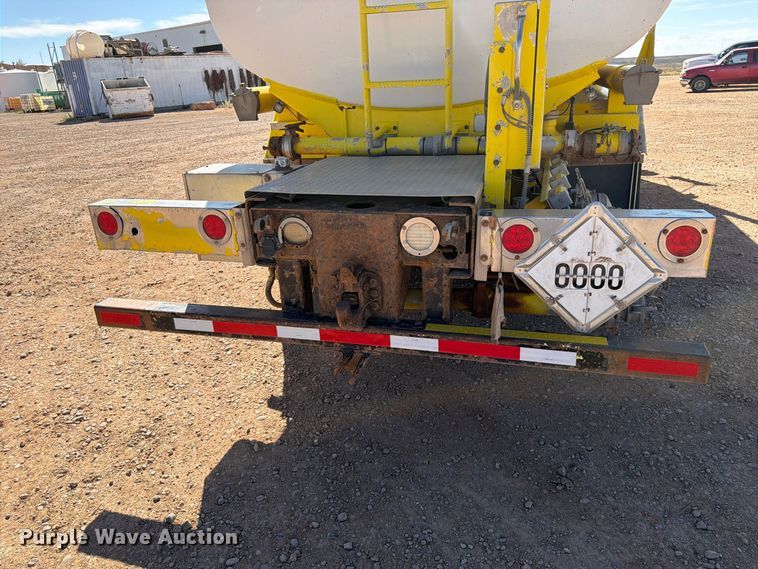 image for item FK4639 2012 Kenworth T800 fuel truck