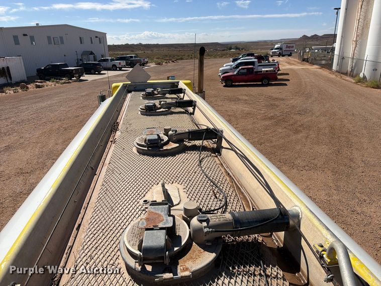 image for item FK4639 2012 Kenworth T800 fuel truck