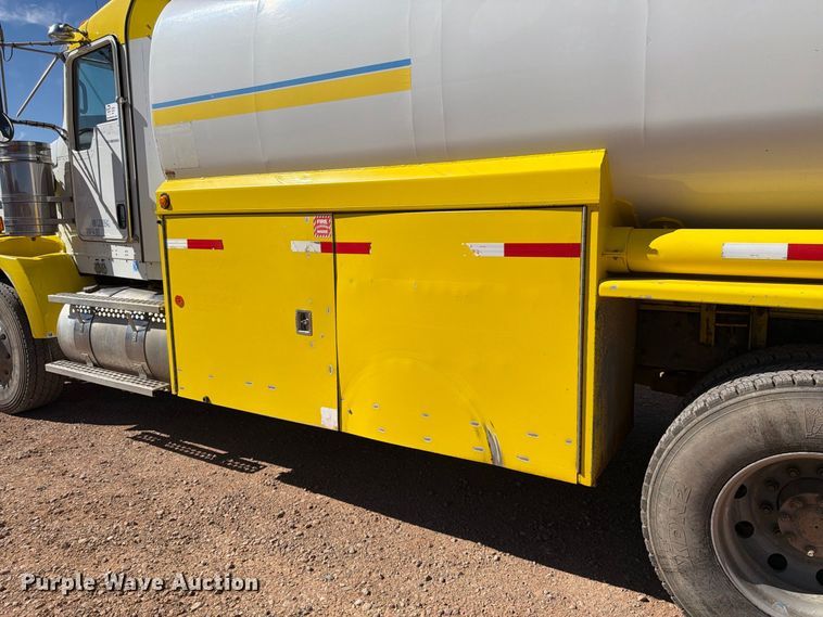 image for item FK4639 2012 Kenworth T800 fuel truck