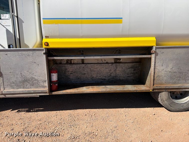 image for item FK4639 2012 Kenworth T800 fuel truck